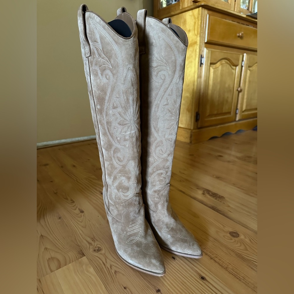 Steve Madden Lasso Boots in Chestnut Suede